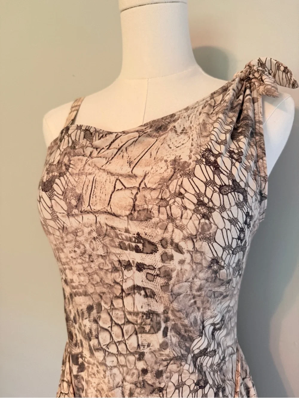 Coco Reef Contours Rosaline One-Shoulder Swimdress - Picture 6 of 8